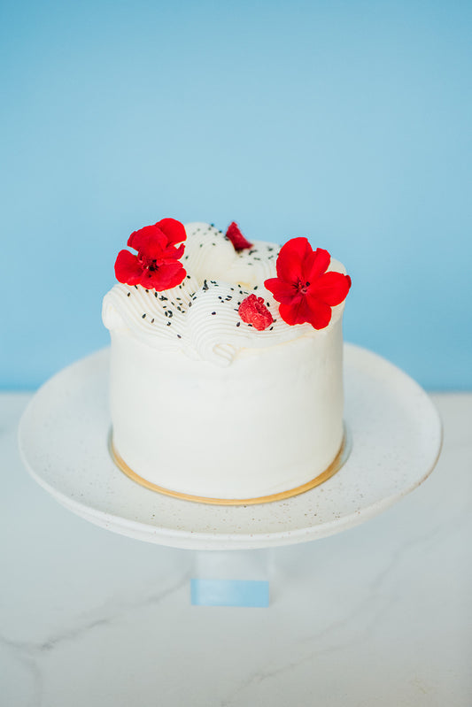 Black sesame cake, raspberry and Yuzu